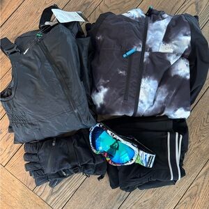 O'Neill Black and White Ski Set with Goggles, Gloves and thermals size 8-10